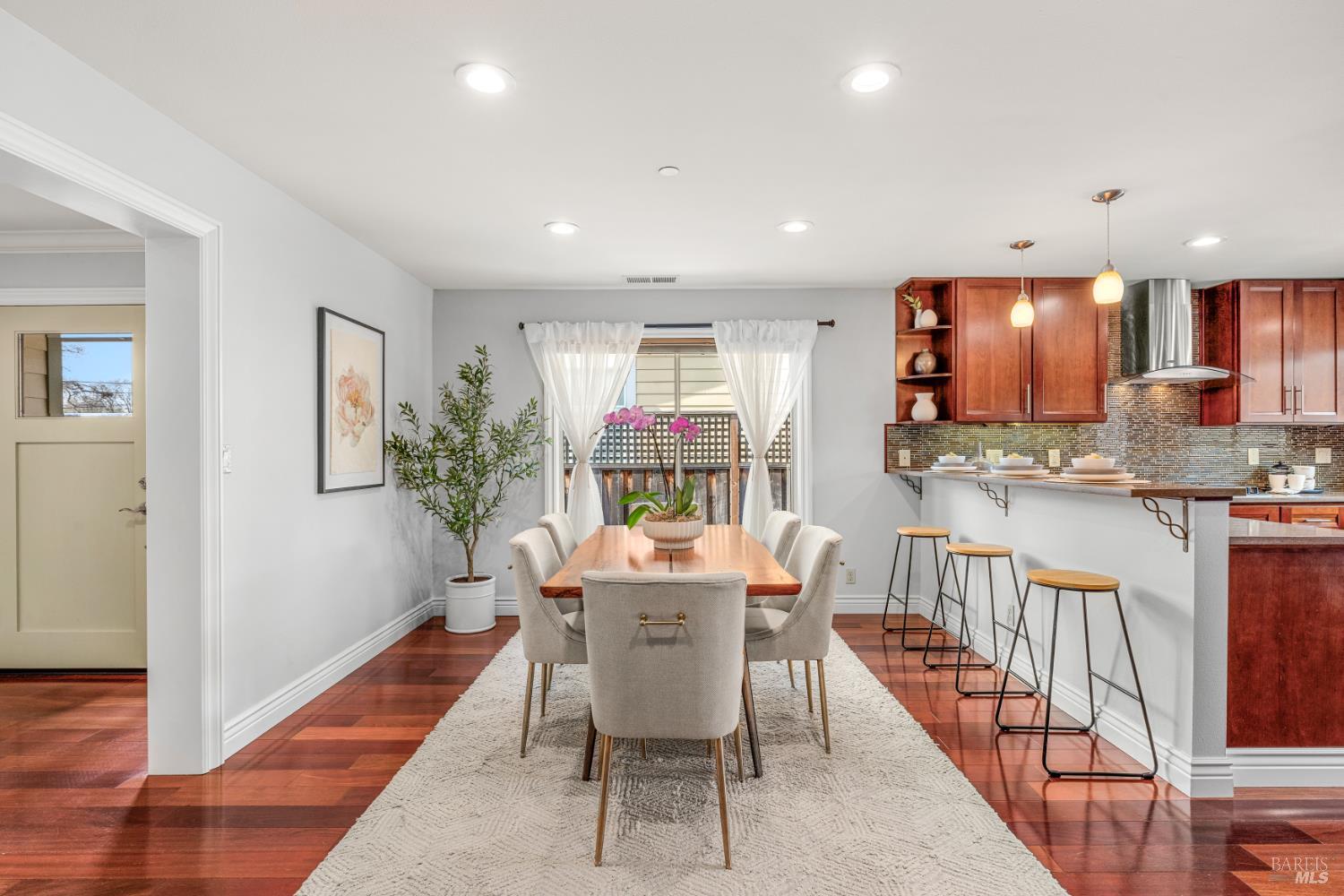 Detail Gallery Image 9 of 37 For 16 Washington Ave, San Rafael,  CA 94903 - 4 Beds | 2 Baths