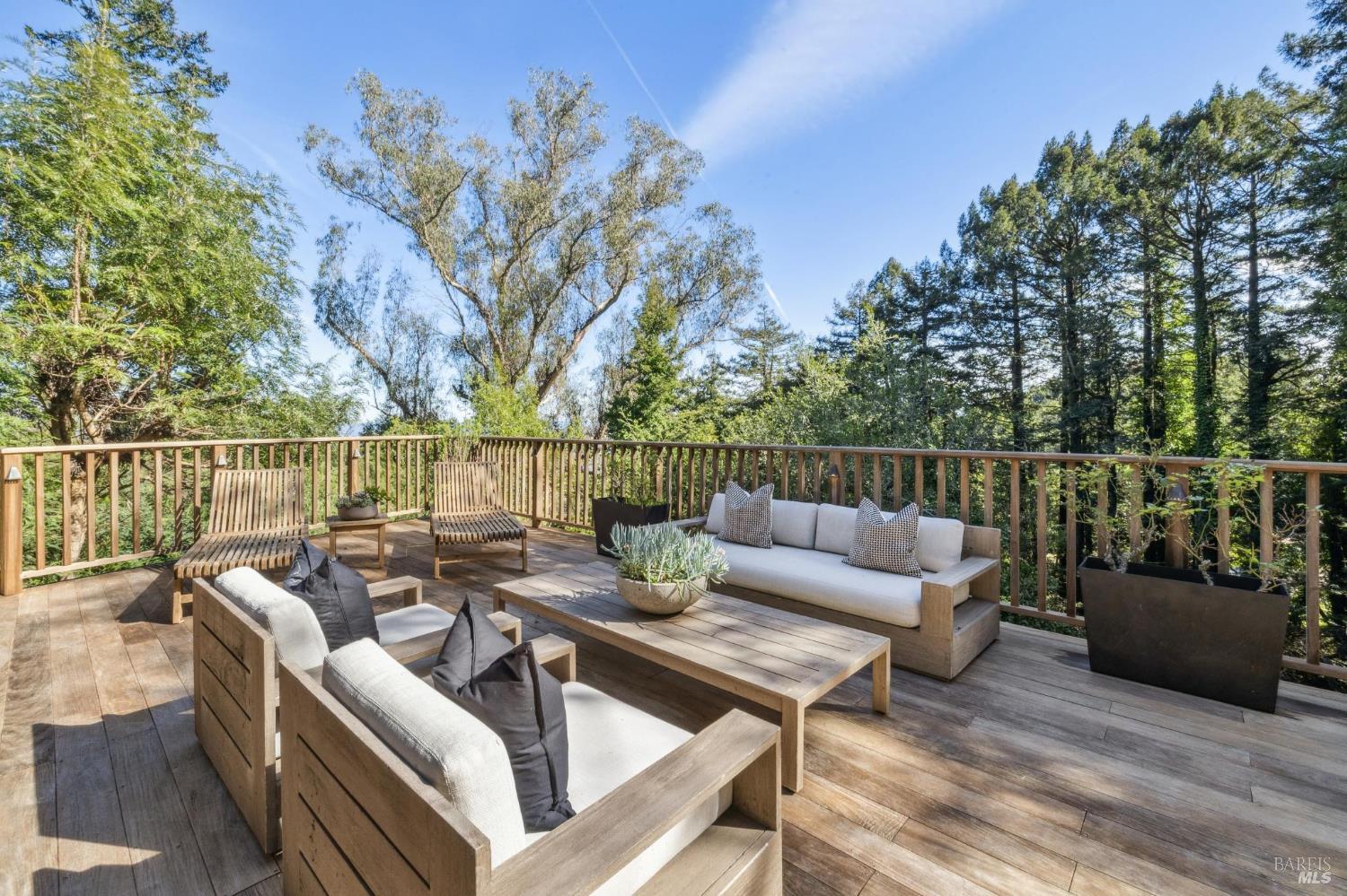 Detail Gallery Image 33 of 41 For 40 Mountain Ln, Mill Valley,  CA 94941 - 3 Beds | 2/1 Baths