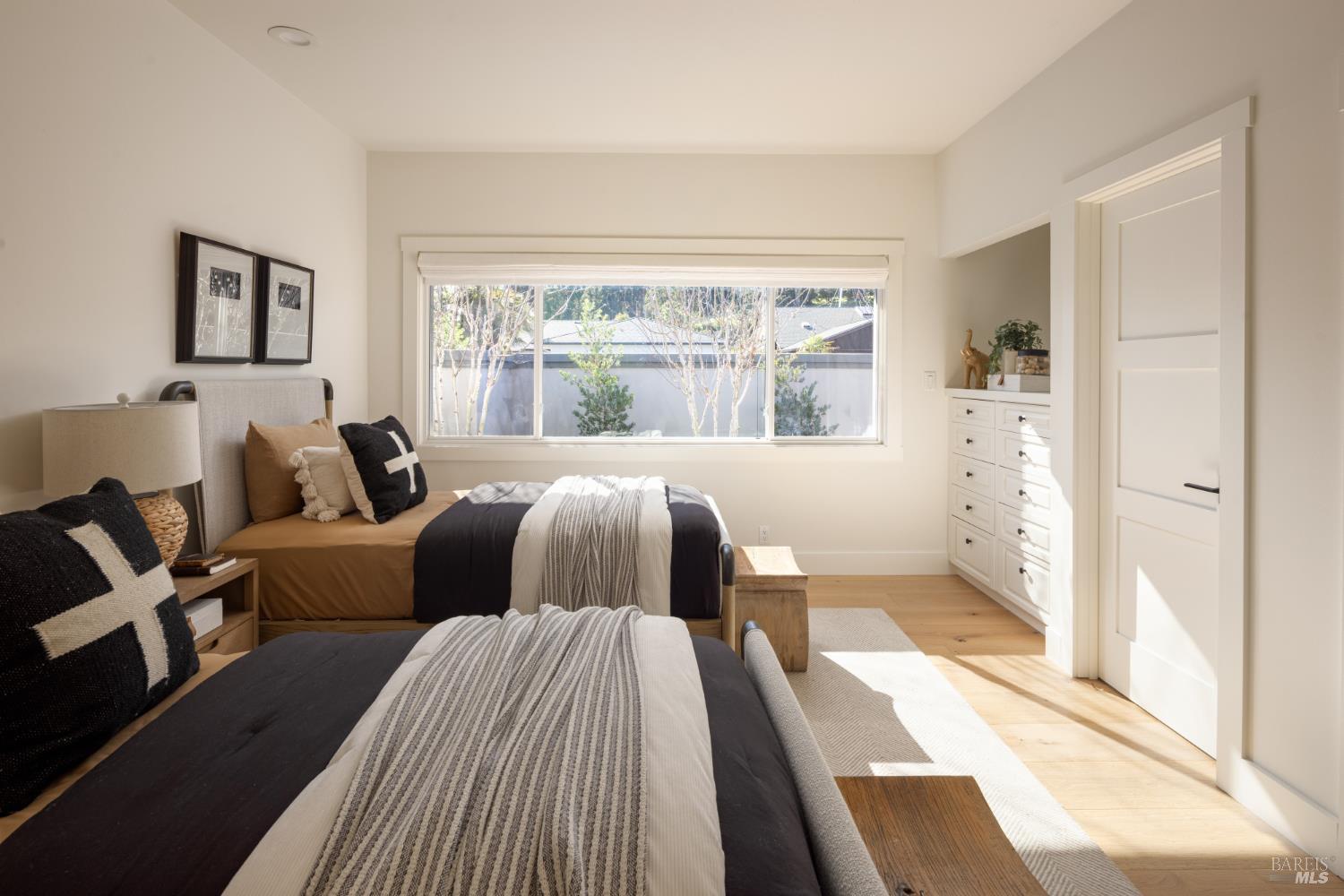 Detail Gallery Image 34 of 53 For 114 Jamaica St, Tiburon,  CA 94920 - 4 Beds | 4/1 Baths