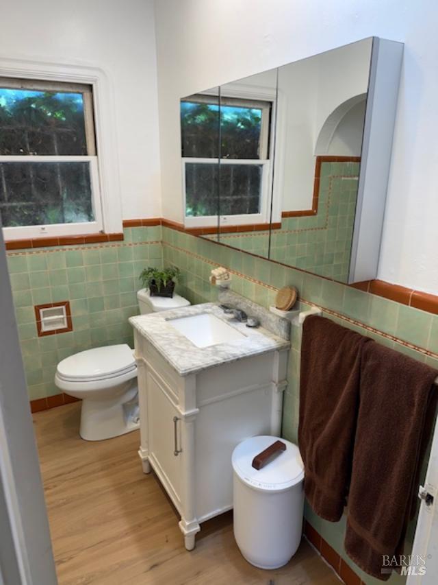 Detail Gallery Image 7 of 8 For 180 Farragut Ave, Vallejo,  CA 94590 - 2 Beds | 1 Baths