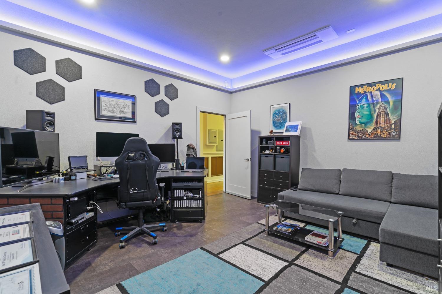 Detail Gallery Image 16 of 73 For 106 W J St, Benicia,  CA 94510 - – Beds | – Baths