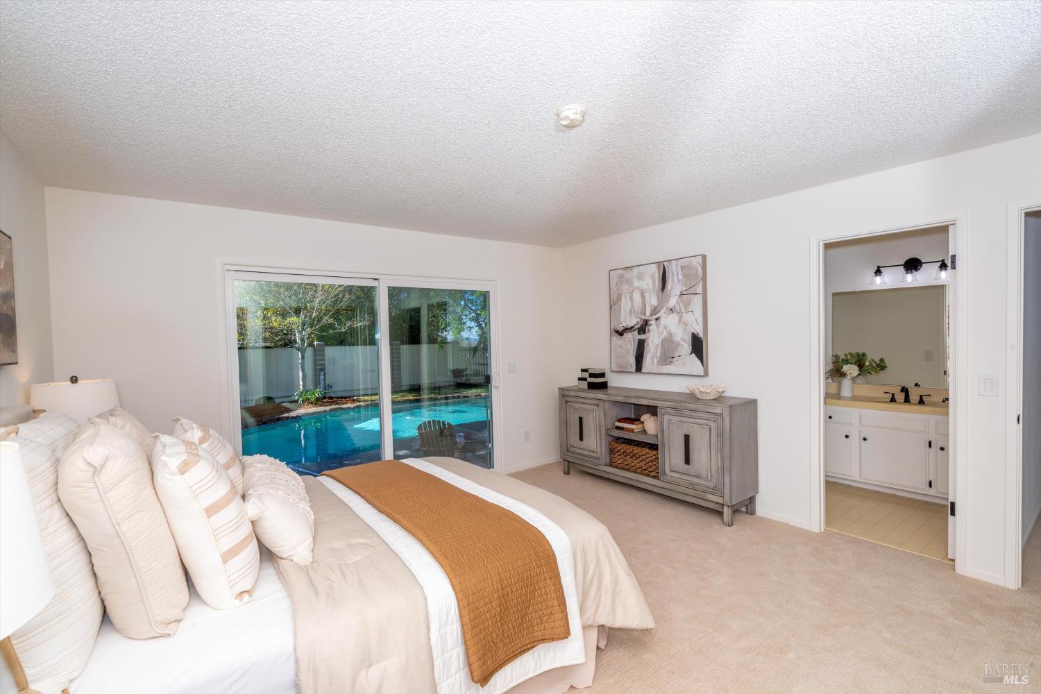 Detail Gallery Image 18 of 37 For 2625 Hidden Valley Dr, Santa Rosa,  CA 95404 - 4 Beds | 2/1 Baths