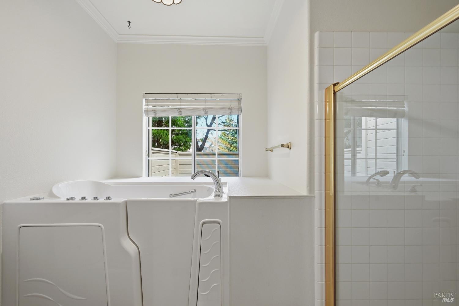 Detail Gallery Image 16 of 31 For 1005 Se Woodlake Dr, Santa Rosa,  CA 95405 - 3 Beds | 2/1 Baths