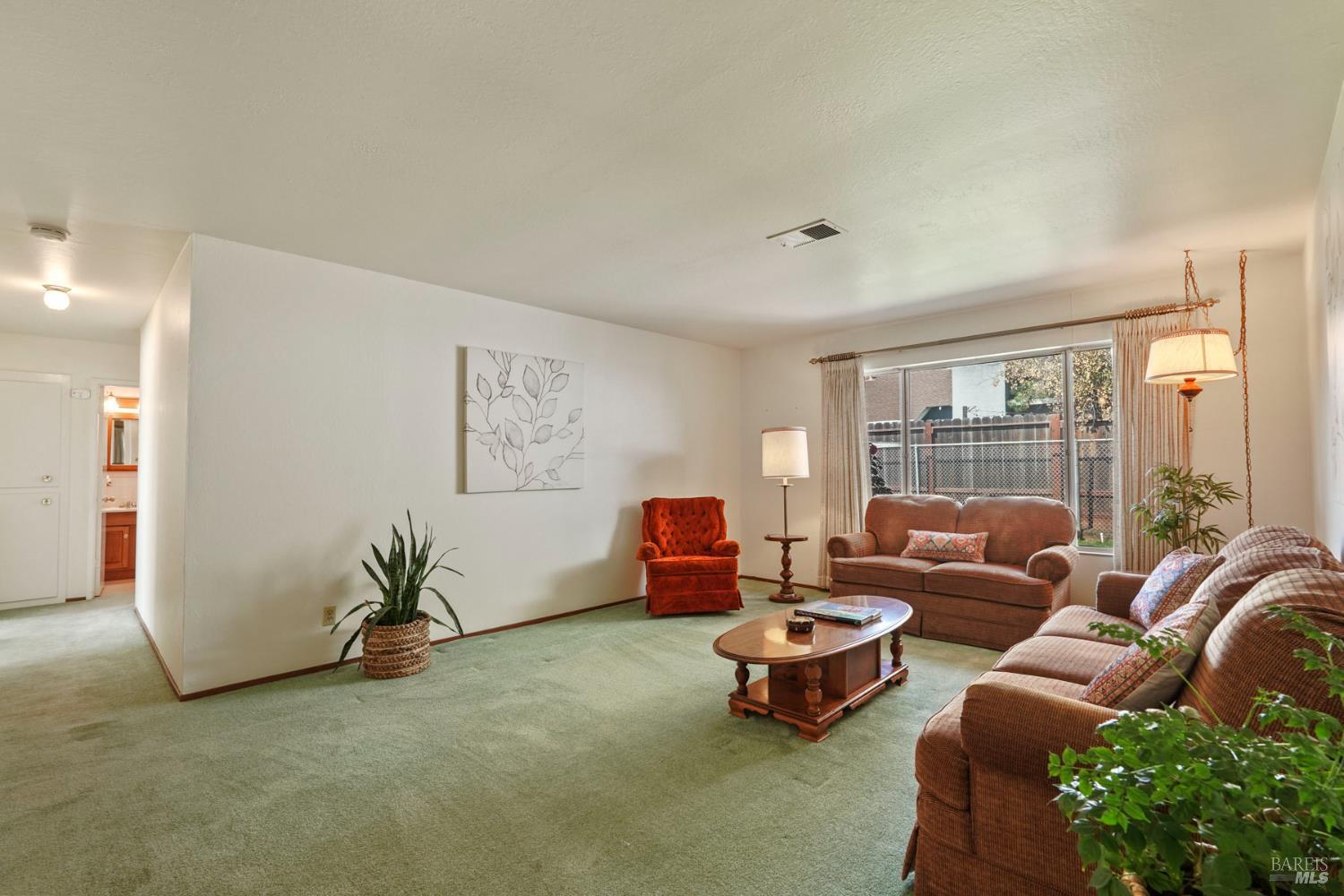 Detail Gallery Image 9 of 47 For 724 E Atlantic Ave, Fairfield,  CA 94533 - 4 Beds | 2 Baths