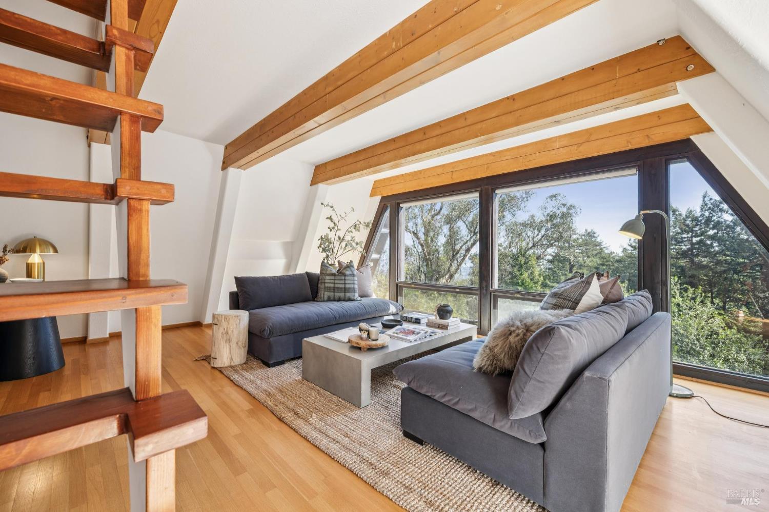 Detail Gallery Image 6 of 41 For 40 Mountain Ln, Mill Valley,  CA 94941 - 3 Beds | 2/1 Baths