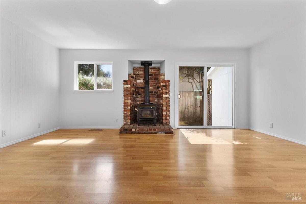 Detail Gallery Image 8 of 26 For 187 Pine Ave, Sonoma,  CA 95476 - 3 Beds | 1 Baths