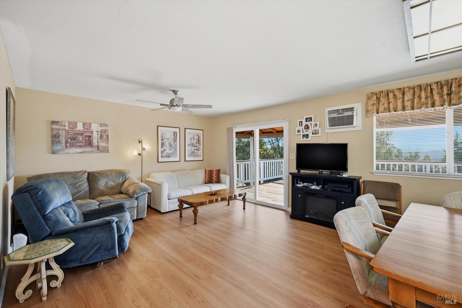 Detail Gallery Image 10 of 35 For 16625 Pinecrest Ct, Hidden Valley Lake,  CA 95467 - 2 Beds | 3 Baths