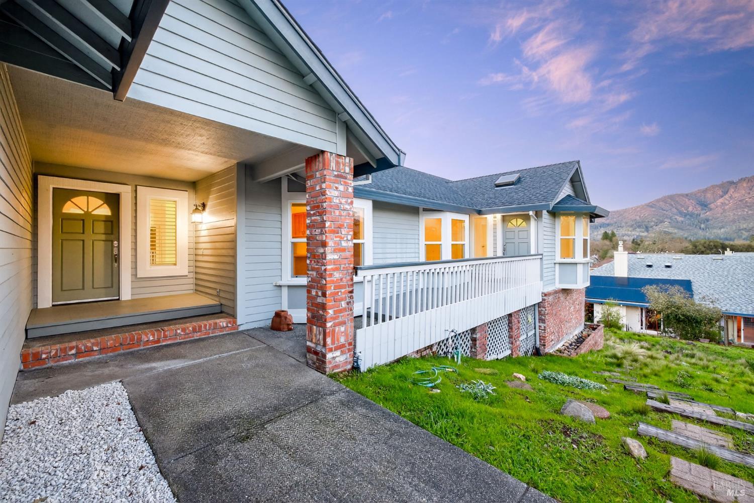 Detail Gallery Image 3 of 61 For 405 Crestridge Pl, Santa Rosa,  CA 95409 - 3 Beds | 2/1 Baths