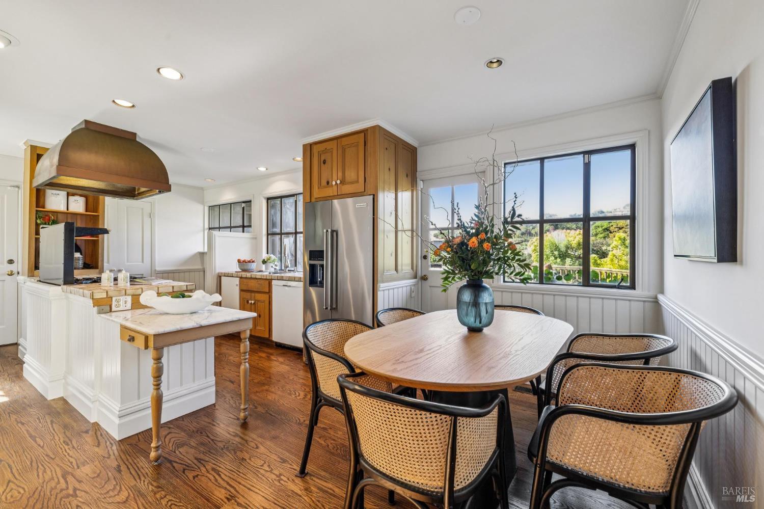 Detail Gallery Image 9 of 61 For 16 Malvino Ct, Tiburon,  CA 94920 - 4 Beds | 2/1 Baths