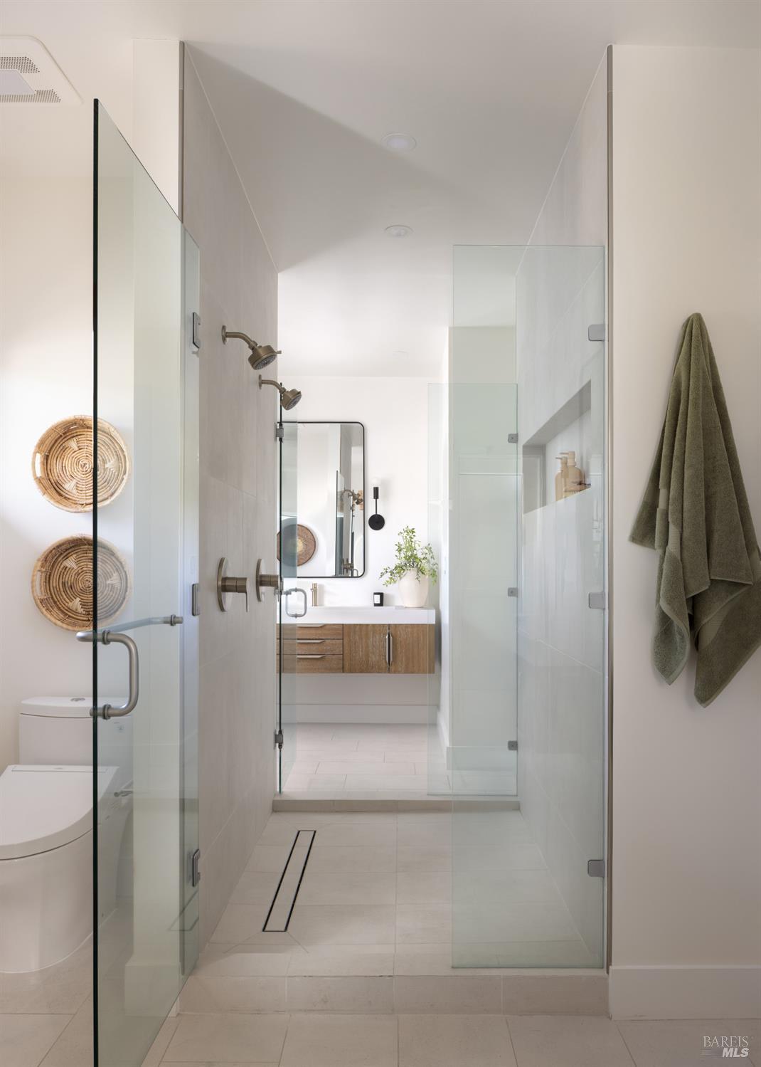 Detail Gallery Image 30 of 53 For 114 Jamaica St, Tiburon,  CA 94920 - 4 Beds | 4/1 Baths