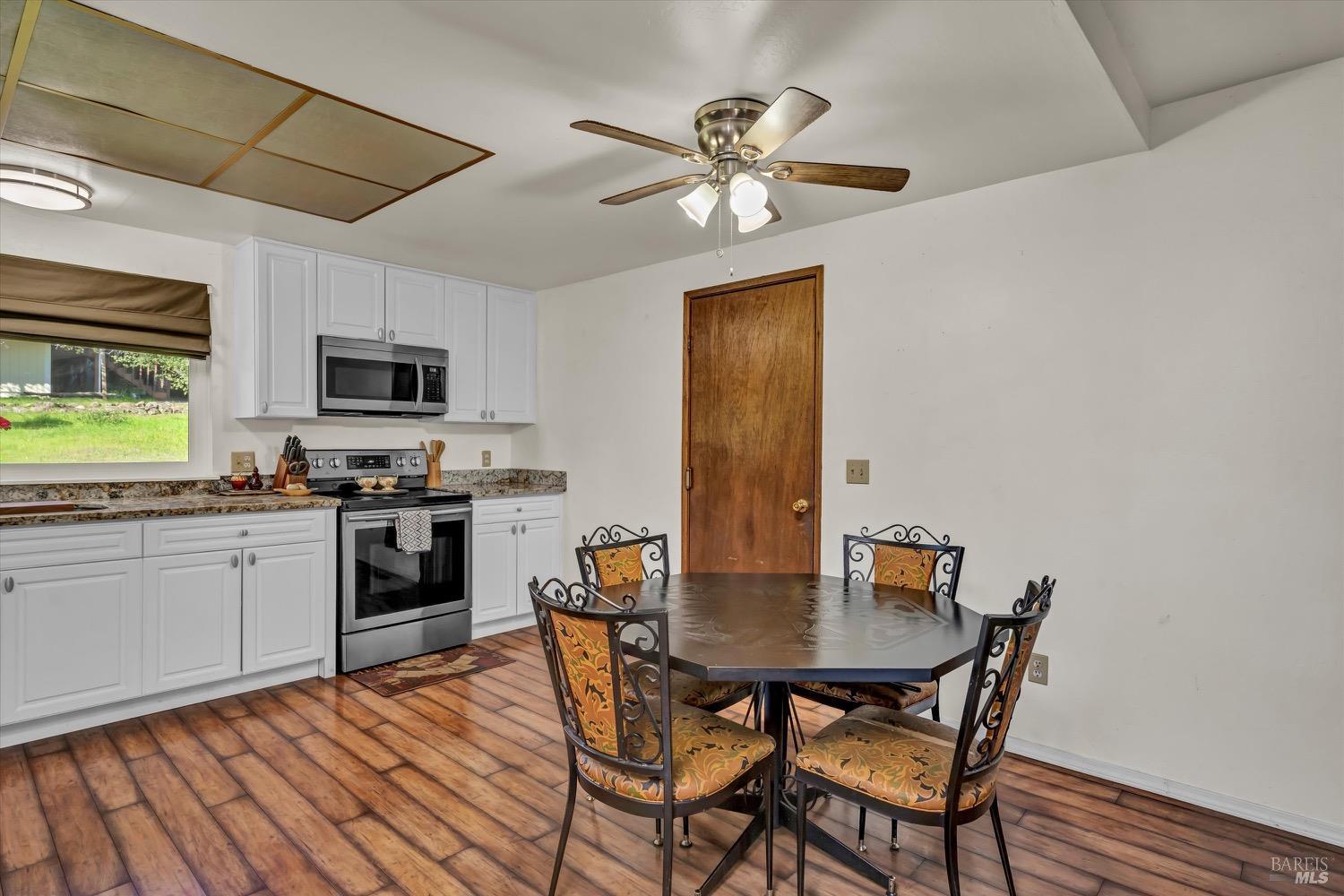 Detail Gallery Image 7 of 27 For 16593 Buckhorn Rd, Hidden Valley Lake,  CA 95467 - 2 Beds | 2 Baths