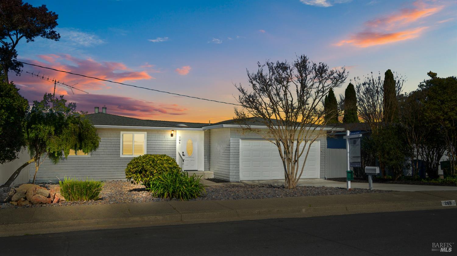 Detail Gallery Image 2 of 54 For 289 Montego Key, Novato,  CA 94949 - 3 Beds | 2 Baths