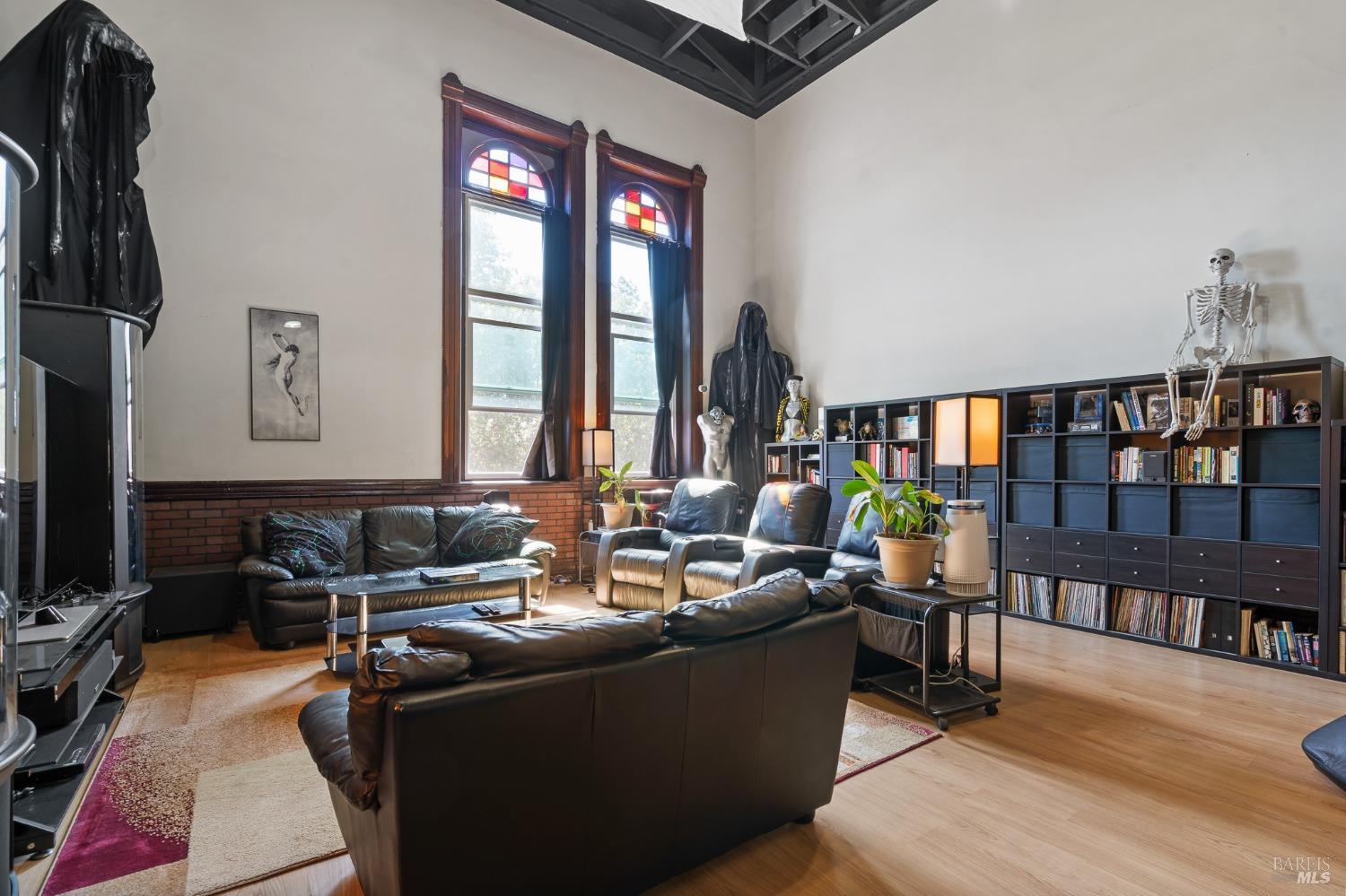 Detail Gallery Image 10 of 73 For 106 W J St, Benicia,  CA 94510 - – Beds | – Baths