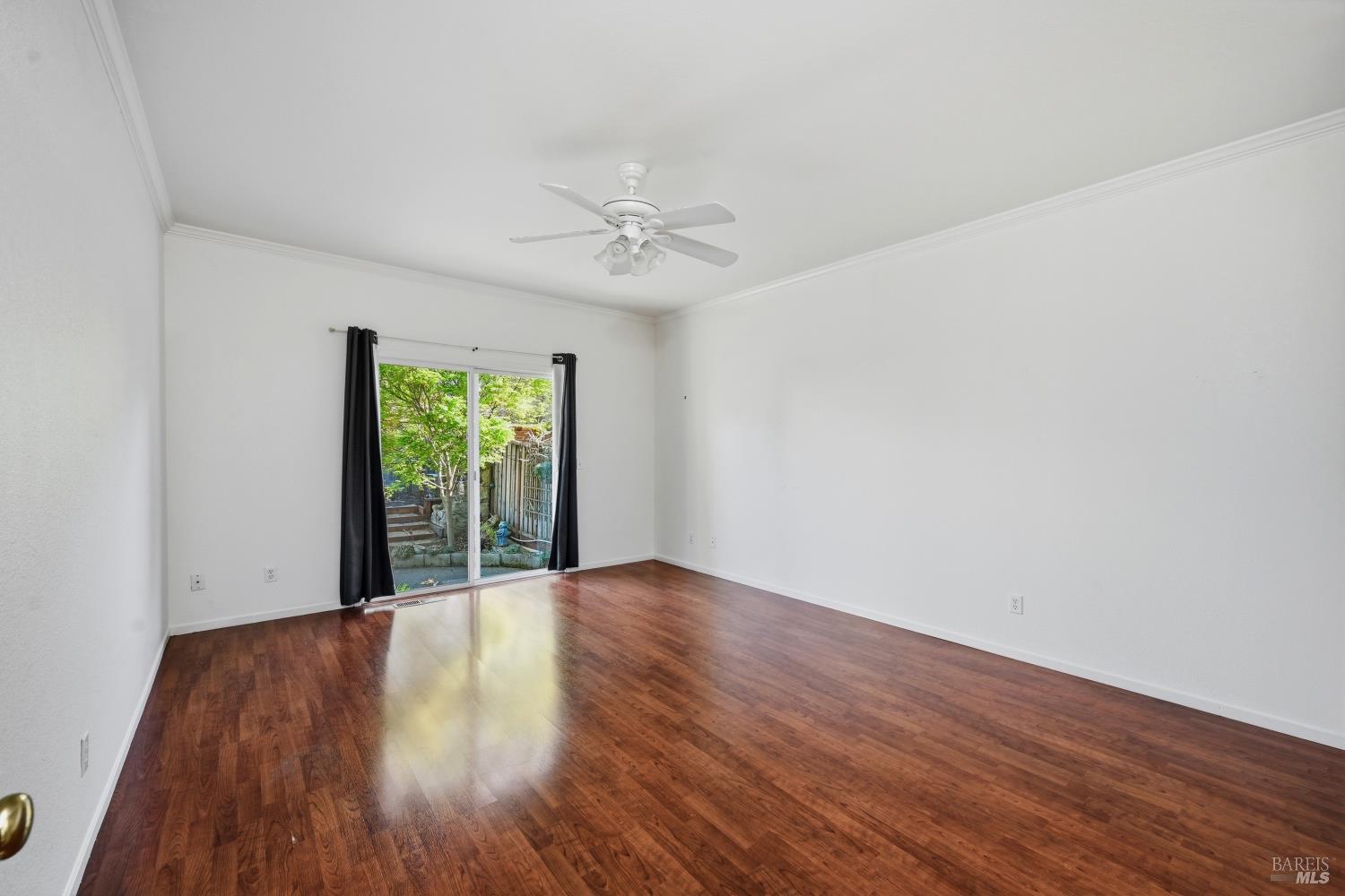 Detail Gallery Image 13 of 31 For 1005 Se Woodlake Dr, Santa Rosa,  CA 95405 - 3 Beds | 2/1 Baths