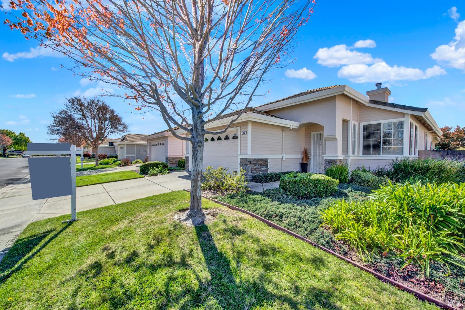 Detail Gallery Image 3 of 42 For 313 Trellis Ln, Vacaville,  CA 95687 - 2 Beds | 2 Baths