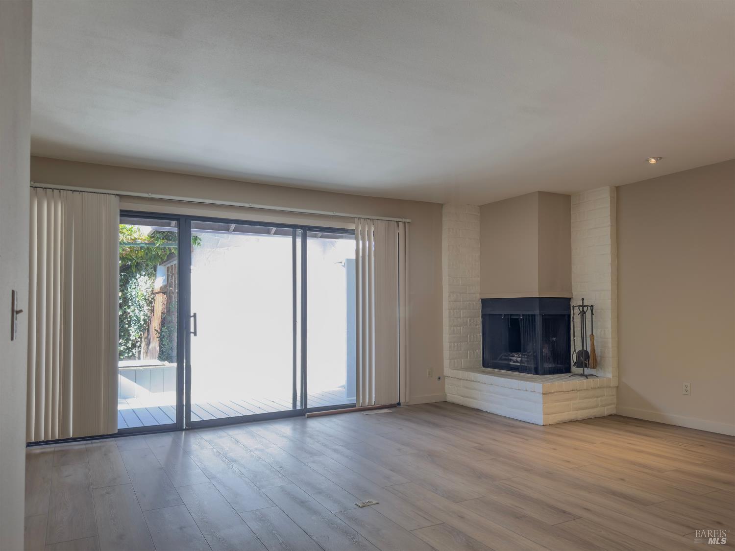 Detail Gallery Image 8 of 34 For 380 Las Casitas Ct, Sonoma,  CA 95476 - 2 Beds | 2 Baths