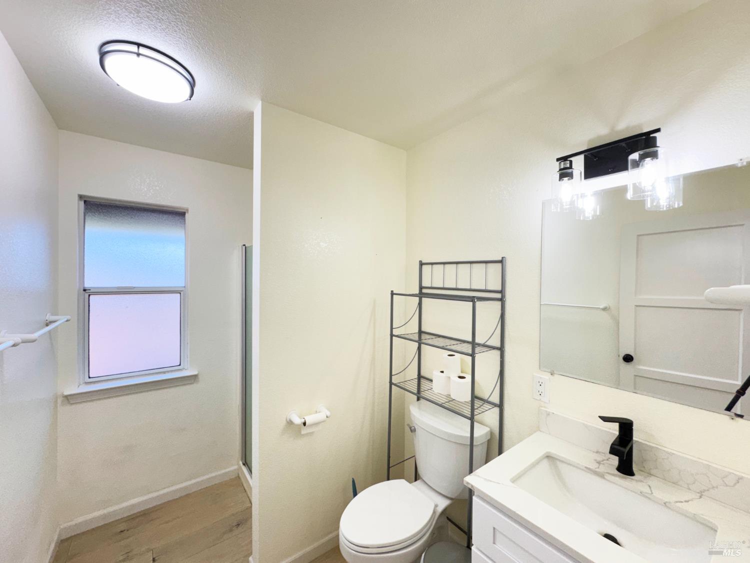 Detail Gallery Image 14 of 70 For 14605 Tomki Rd, Redwood Valley,  CA 95470 - 3 Beds | 2 Baths