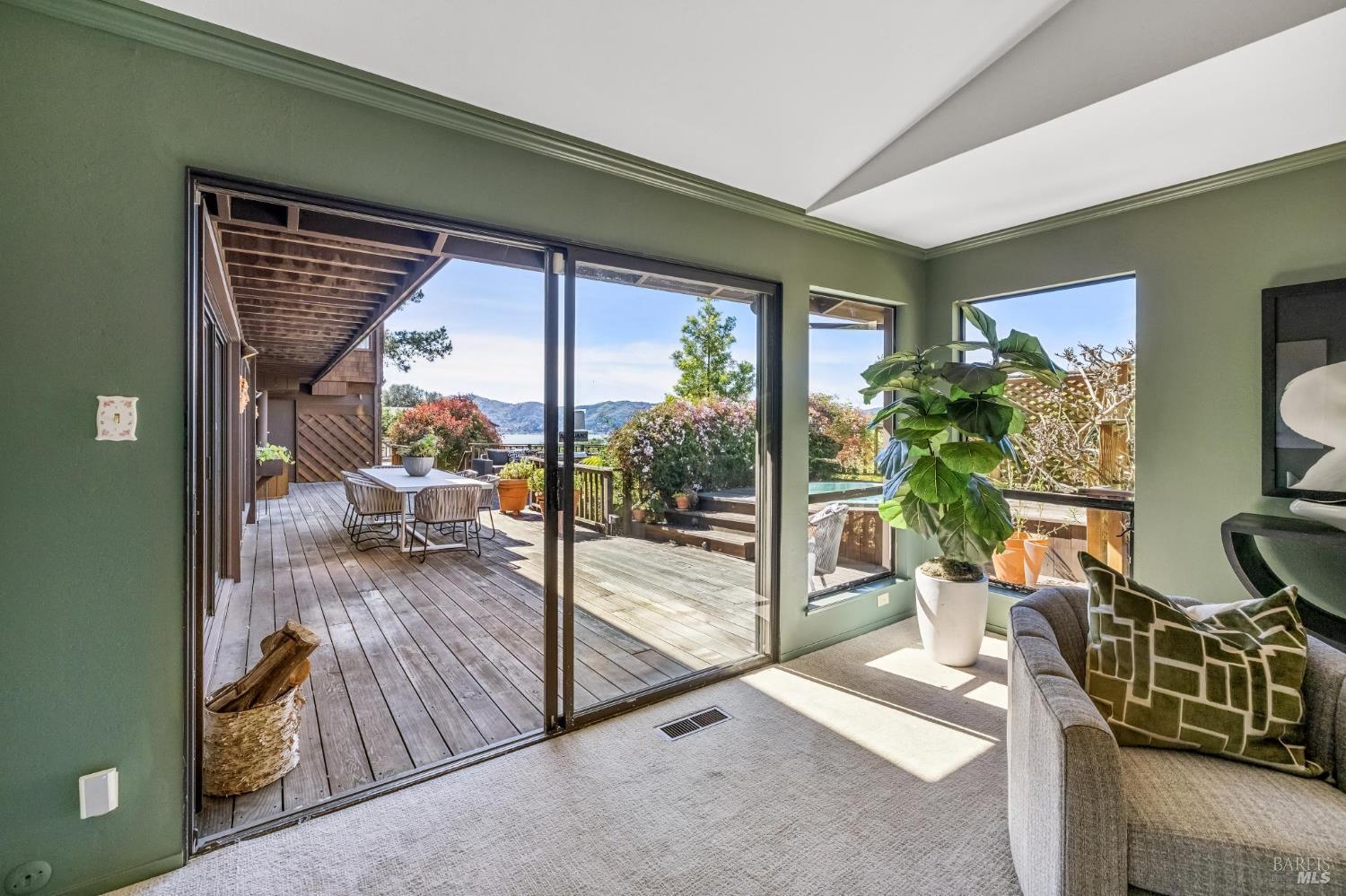 Detail Gallery Image 27 of 61 For 16 Malvino Ct, Tiburon,  CA 94920 - 4 Beds | 2/1 Baths
