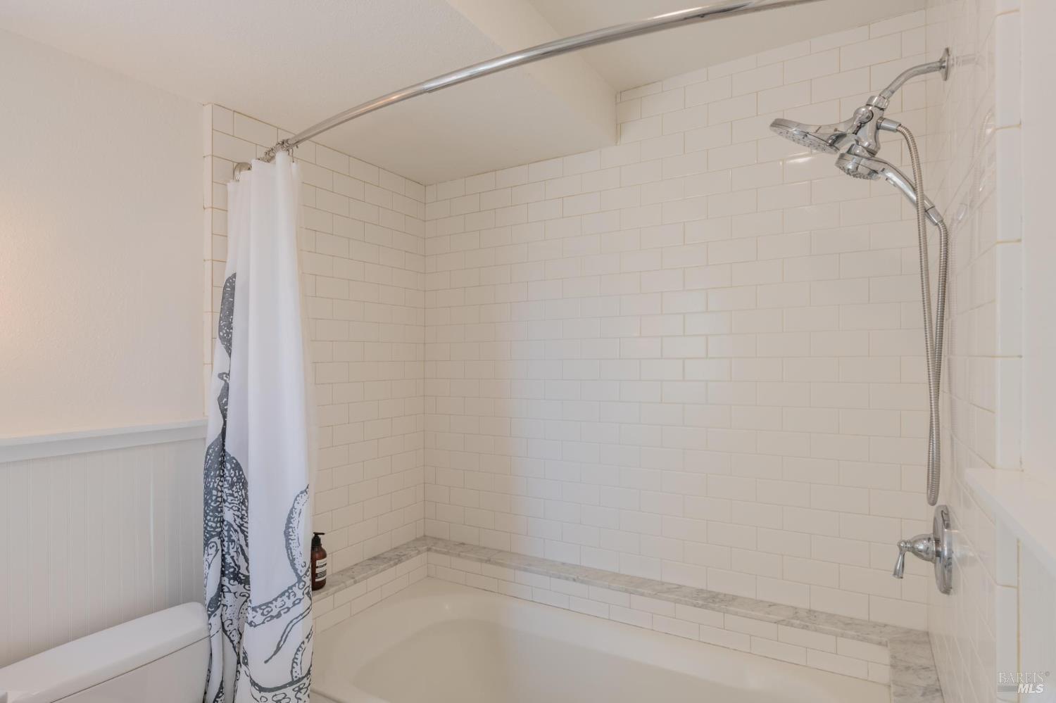 Detail Gallery Image 22 of 44 For 232 Sunnyside Ave, Sonoma,  CA 95476 - 4 Beds | 4 Baths