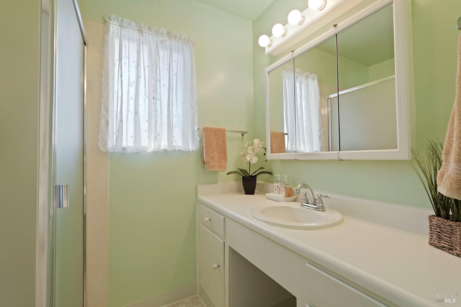 Detail Gallery Image 27 of 47 For 724 E Atlantic Ave, Fairfield,  CA 94533 - 4 Beds | 2 Baths