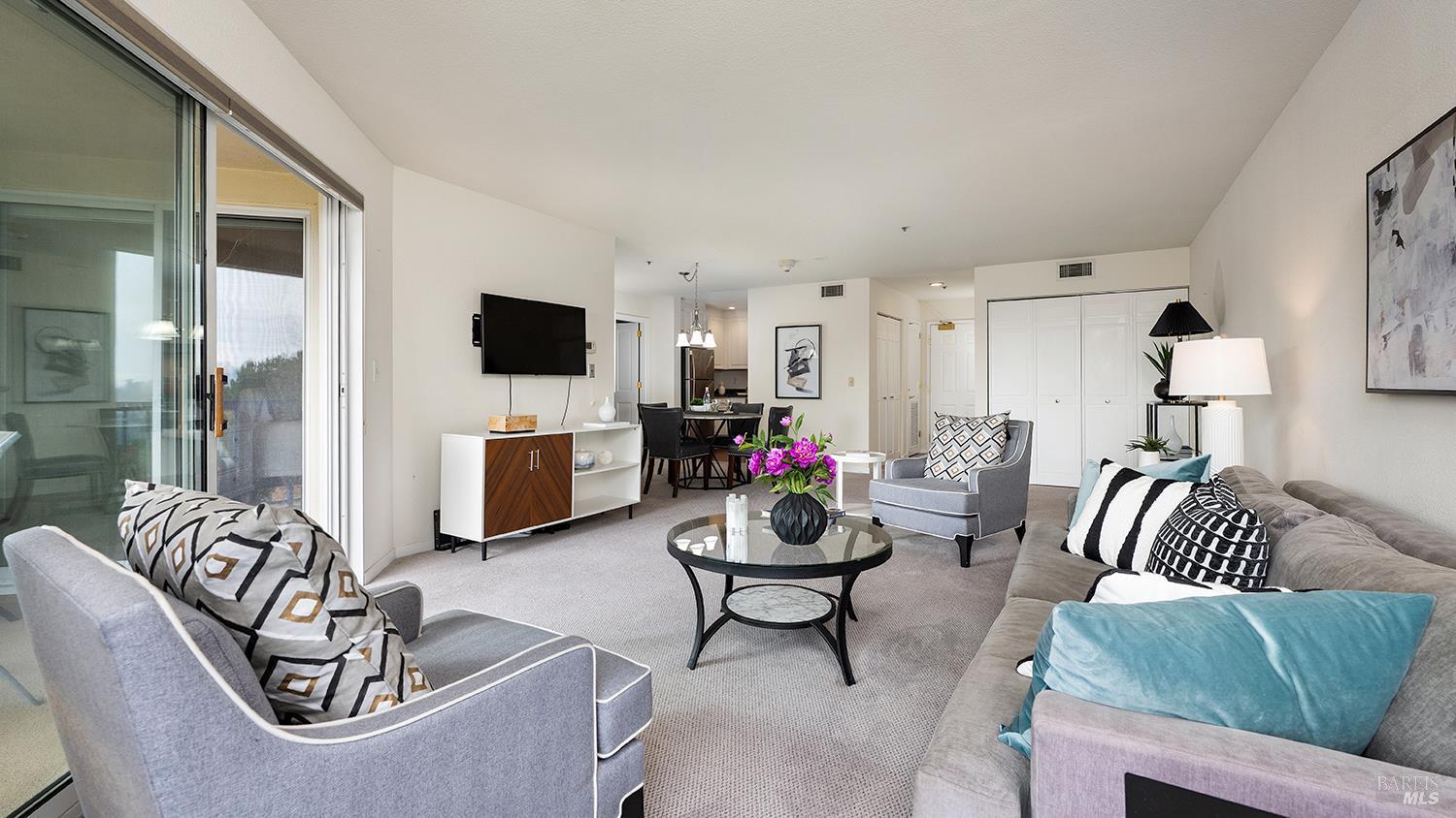 Detail Gallery Image 2 of 34 For 100 Thorndale Dr #353,  San Rafael,  CA 94903 - 1 Beds | 1/1 Baths