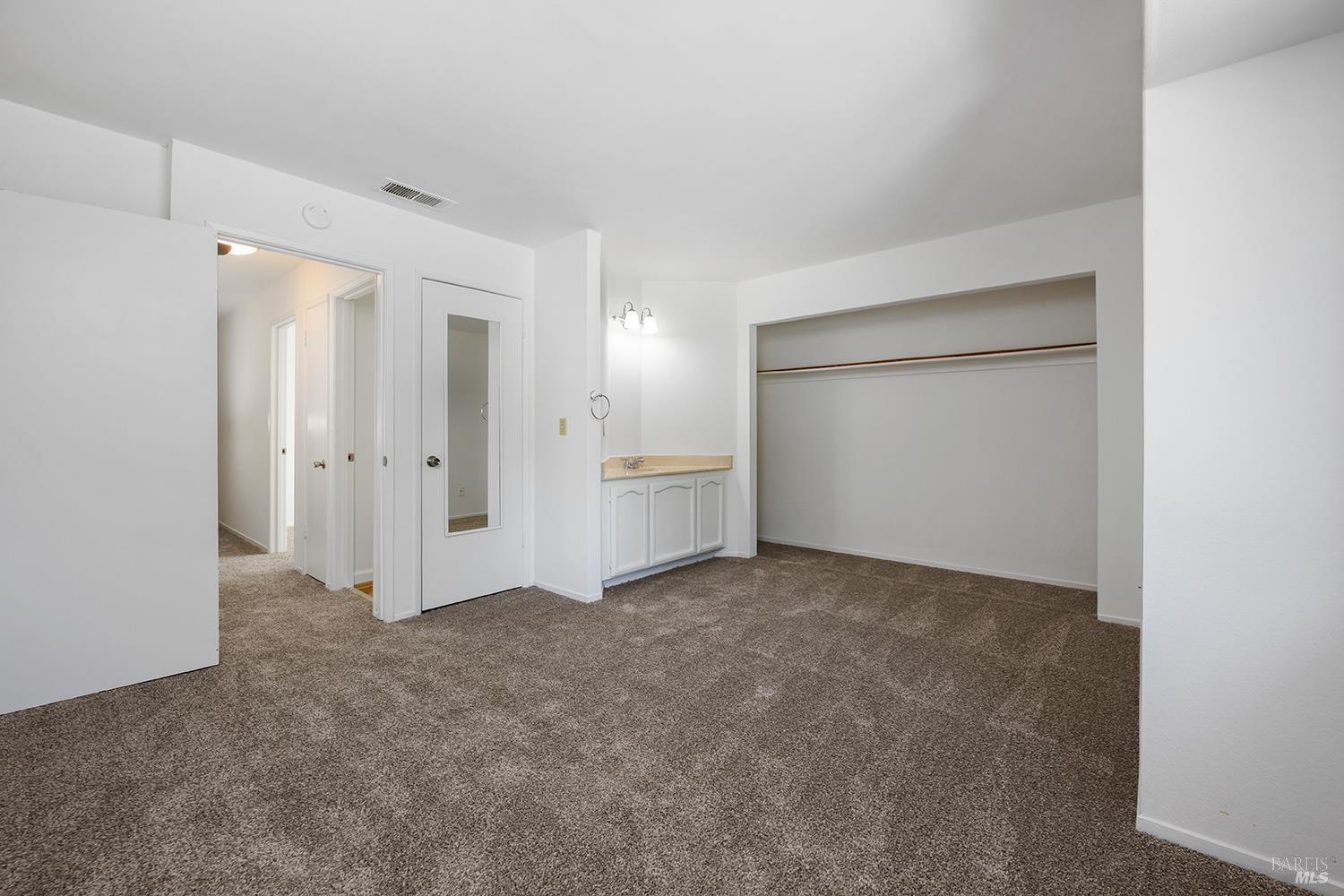 Detail Gallery Image 12 of 23 For 31 Front St #E,  Healdsburg,  CA 95448 - 3 Beds | 1/1 Baths