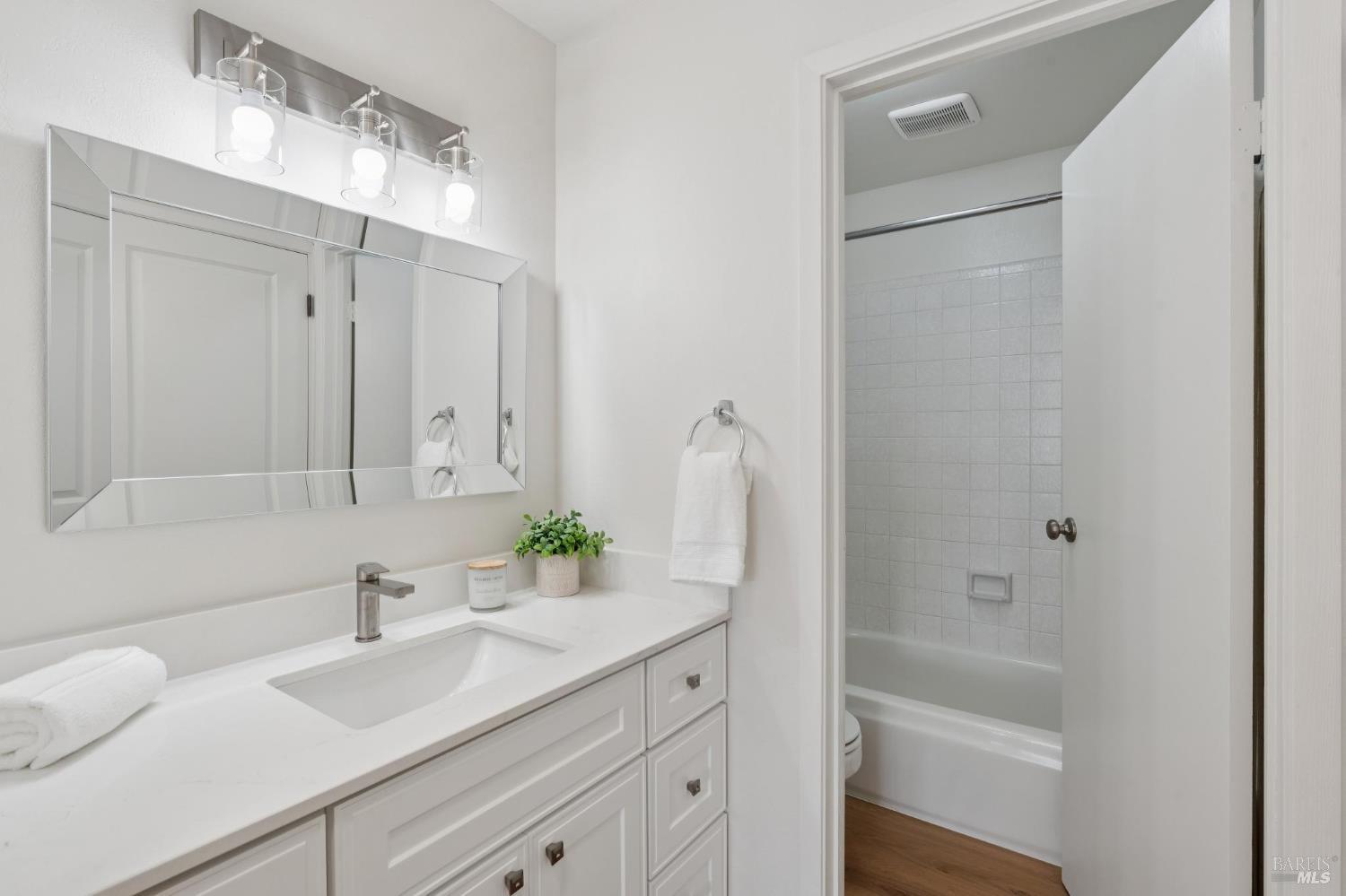 Detail Gallery Image 16 of 24 For 574 Seaver Dr, Mill Valley,  CA 94941 - 1 Beds | 1 Baths