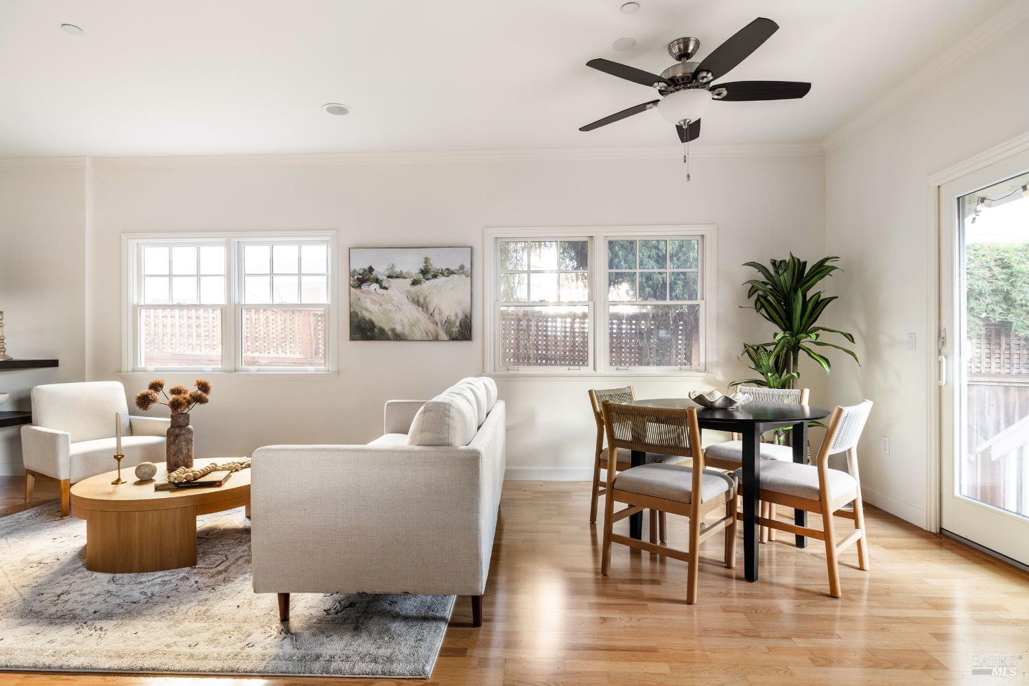 Detail Gallery Image 7 of 28 For 930 Martin Cir, Petaluma,  CA 94952 - 3 Beds | 2/1 Baths