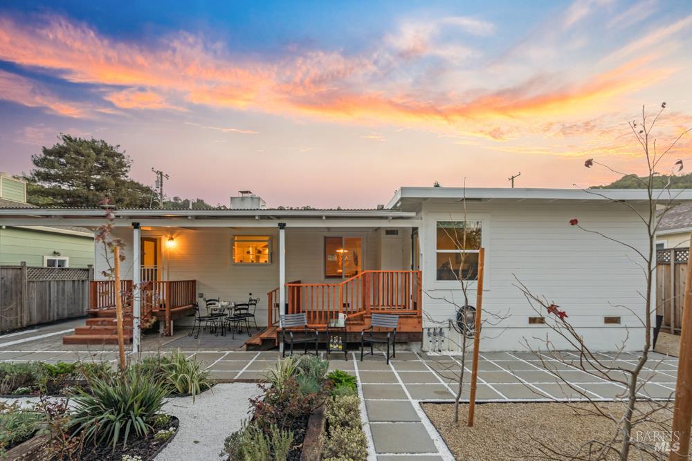 Detail Gallery Image 2 of 60 For 42 Billou St, San Rafael,  CA 94901 - 3 Beds | 2 Baths