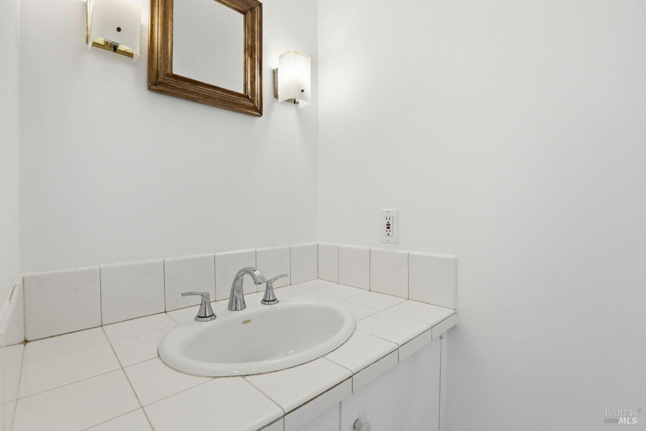 Detail Gallery Image 38 of 53 For 214 Poplar Dr, Kentfield,  CA 94904 - 4 Beds | 2/1 Baths