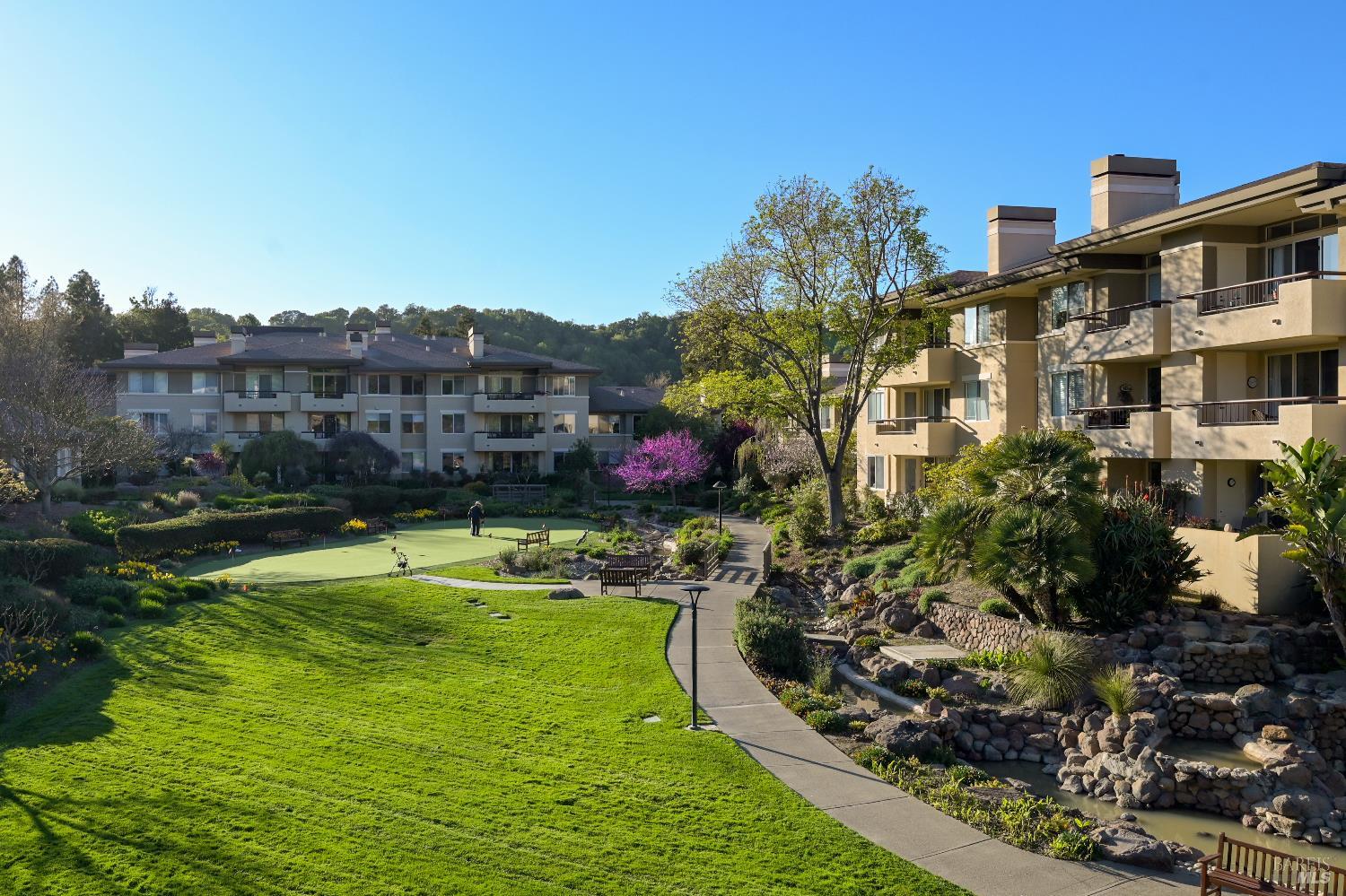 Detail Gallery Image 11 of 18 For 400 Deer Valley Rd 3d,  San Rafael,  CA 94903 - 1 Beds | 1/1 Baths