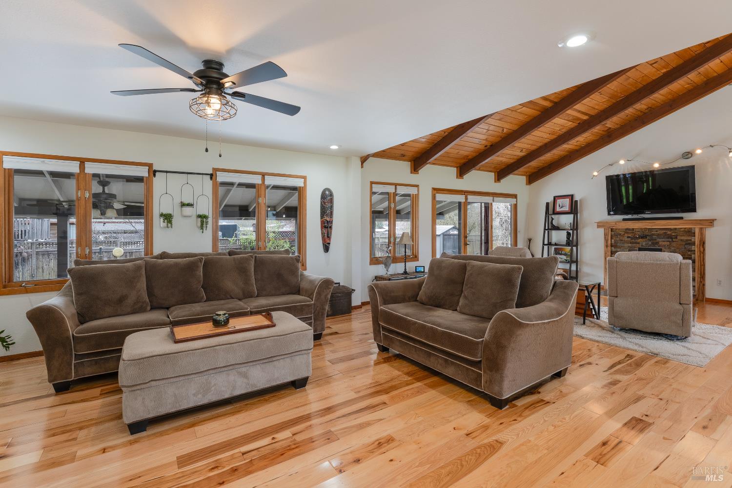 Detail Gallery Image 8 of 40 For 10450 Main St, Potter Valley,  CA 95469 - 4 Beds | 2 Baths