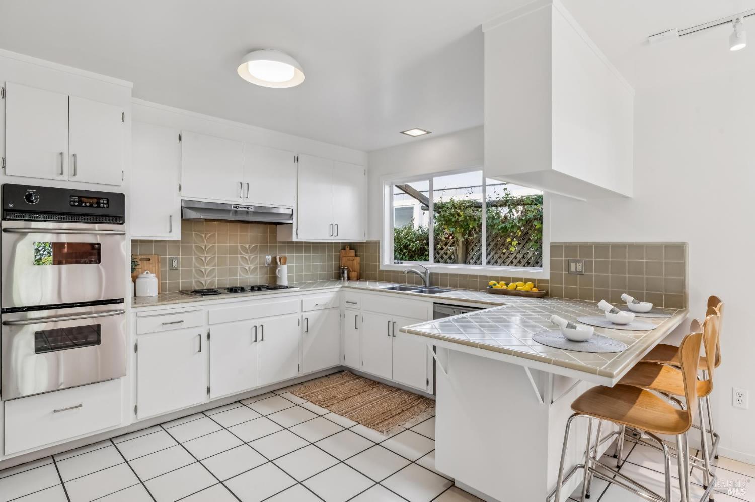 Detail Gallery Image 13 of 45 For 266 Riviera Dr, San Rafael,  CA 94901 - 4 Beds | 2 Baths