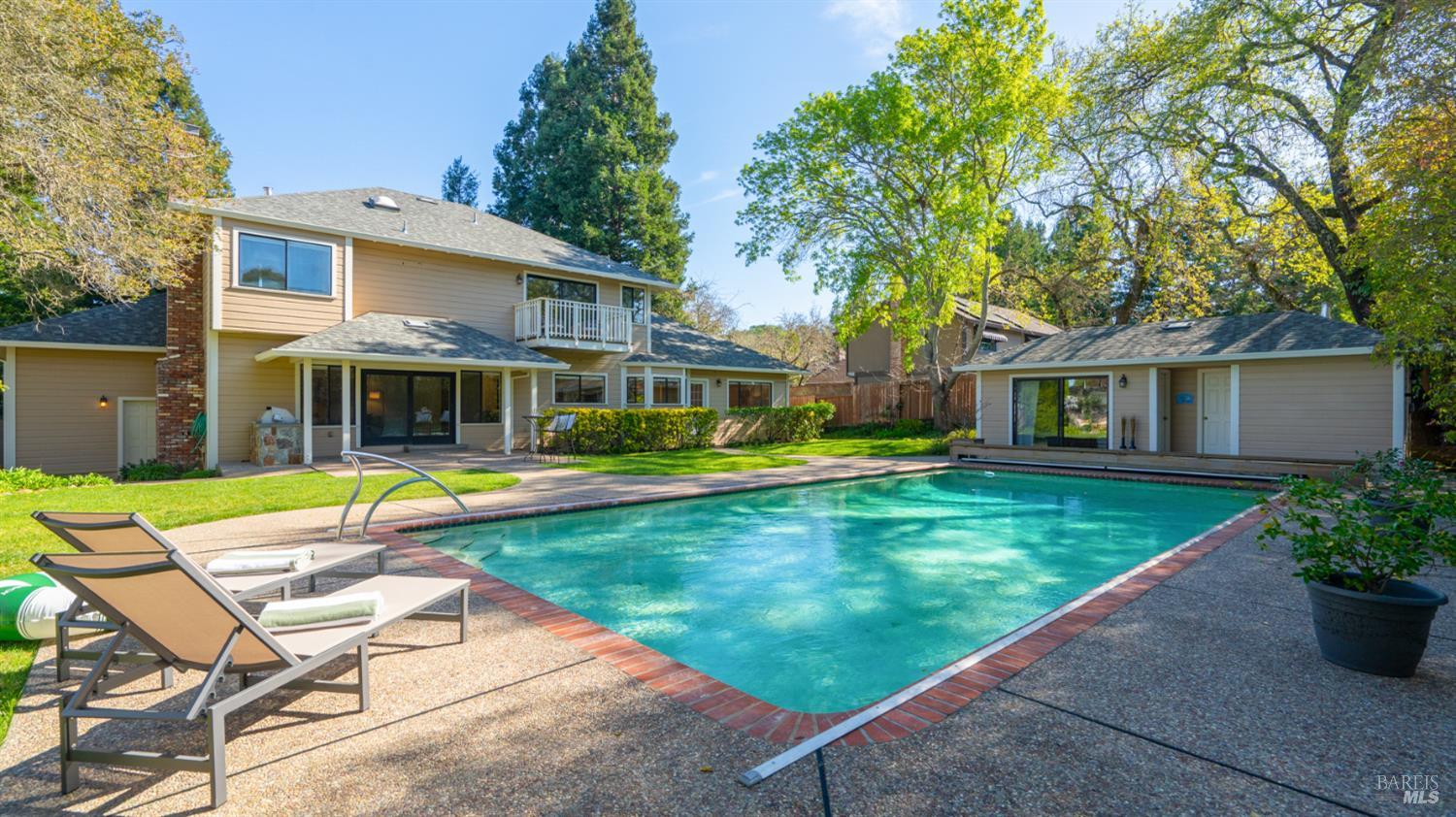 Detail Gallery Image 32 of 49 For 11 Saddlebrook Ct, Novato,  CA 94947 - 4 Beds | 4 Baths