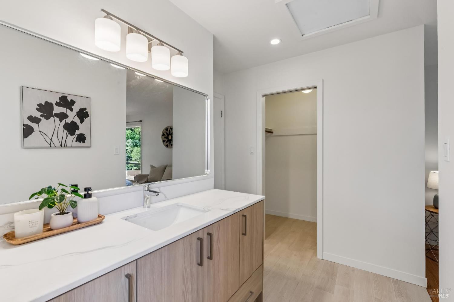 Detail Gallery Image 31 of 45 For 266 Riviera Dr, San Rafael,  CA 94901 - 4 Beds | 2 Baths