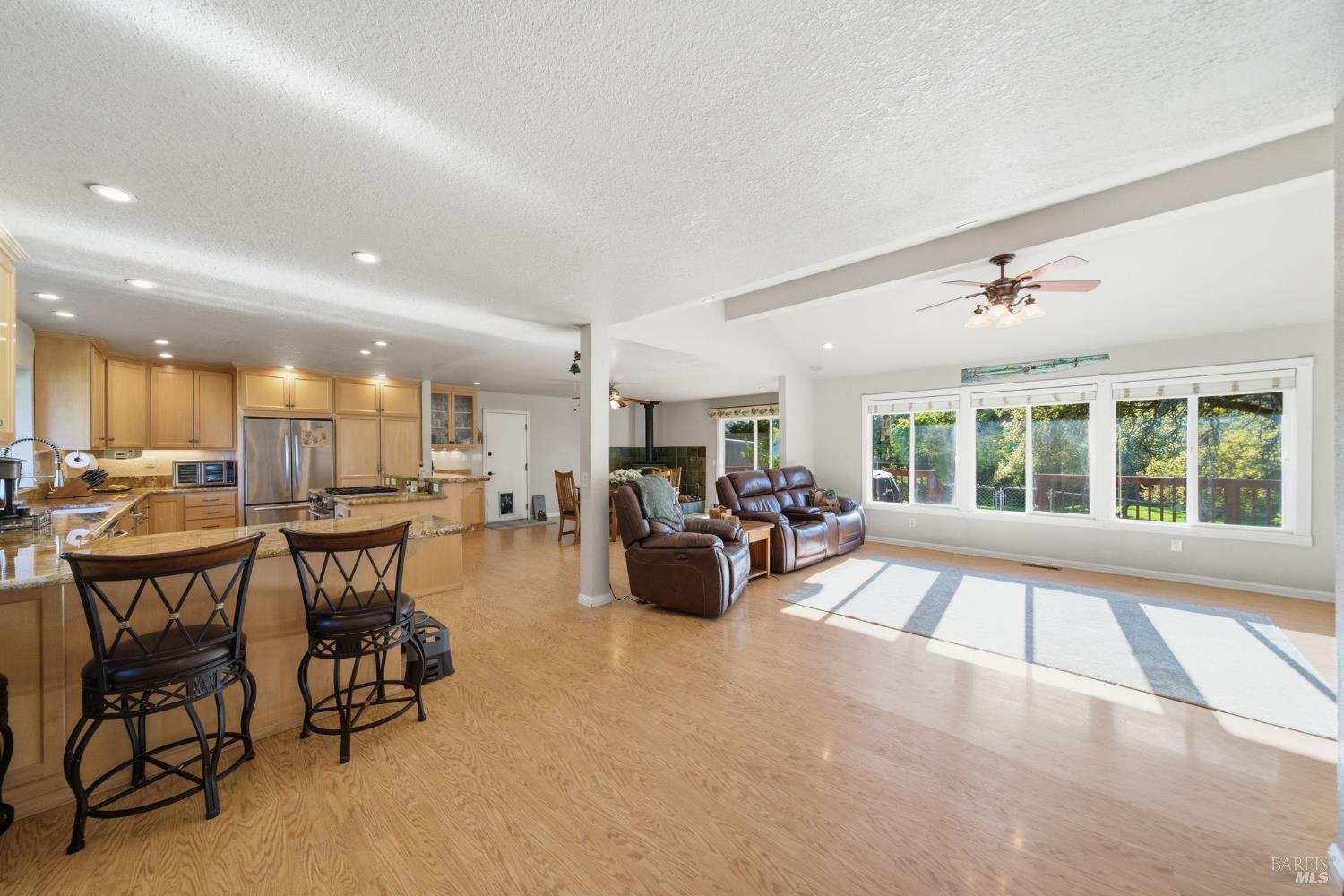 Detail Gallery Image 8 of 27 For 5408 Hessel Ave, Sebastopol,  CA 95472 - 4 Beds | 2 Baths