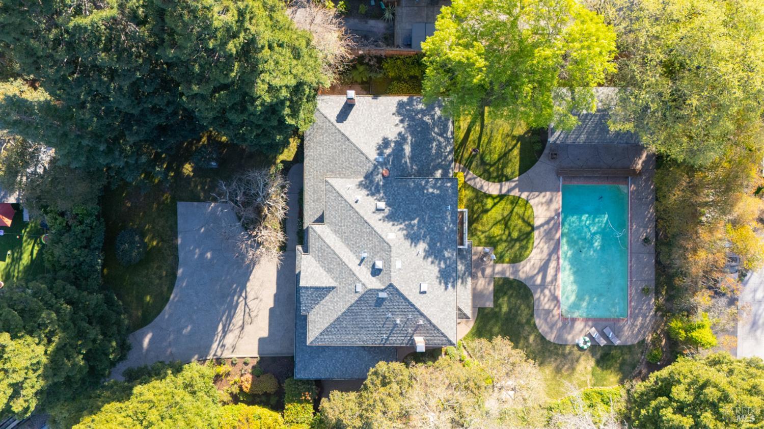 Detail Gallery Image 38 of 49 For 11 Saddlebrook Ct, Novato,  CA 94947 - 4 Beds | 4 Baths