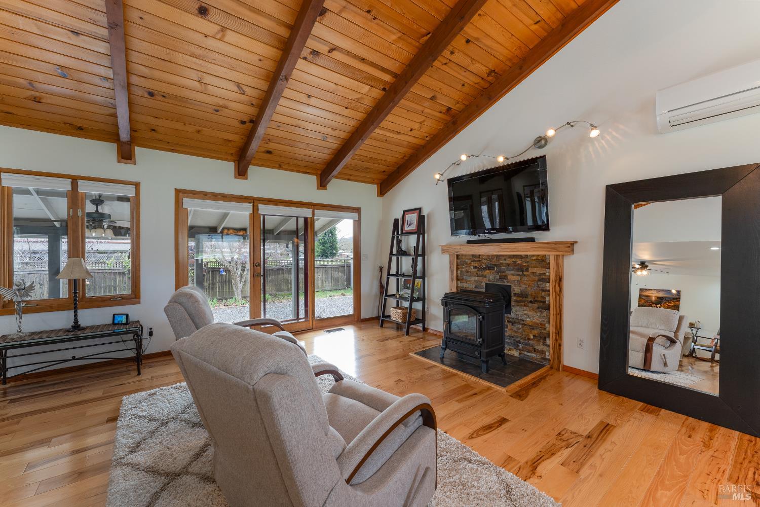 Detail Gallery Image 6 of 40 For 10450 Main St, Potter Valley,  CA 95469 - 4 Beds | 2 Baths