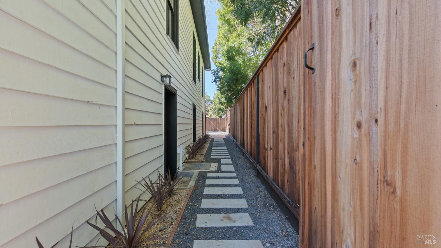 Detail Gallery Image 43 of 59 For 431 Brown St, Napa,  CA 94559 - 5 Beds | 2 Baths