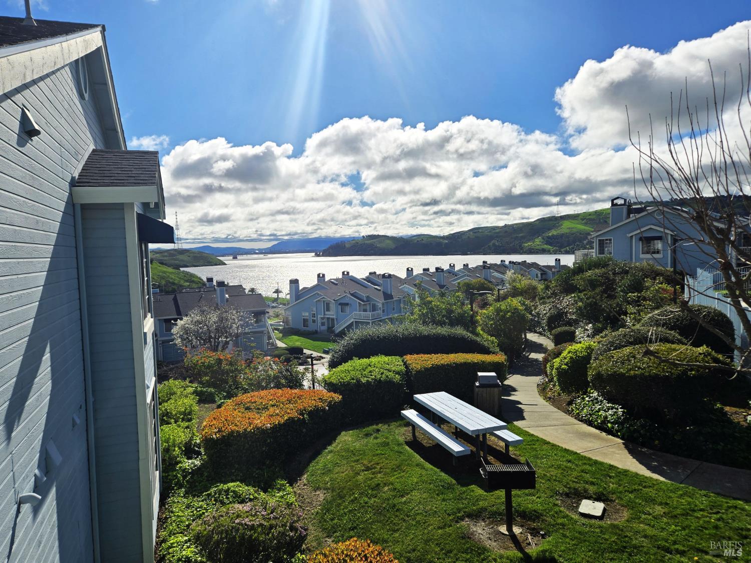 Detail Gallery Image 2 of 36 For 511 Timbercove St #8,  Vallejo,  CA 94591 - 2 Beds | 1 Baths