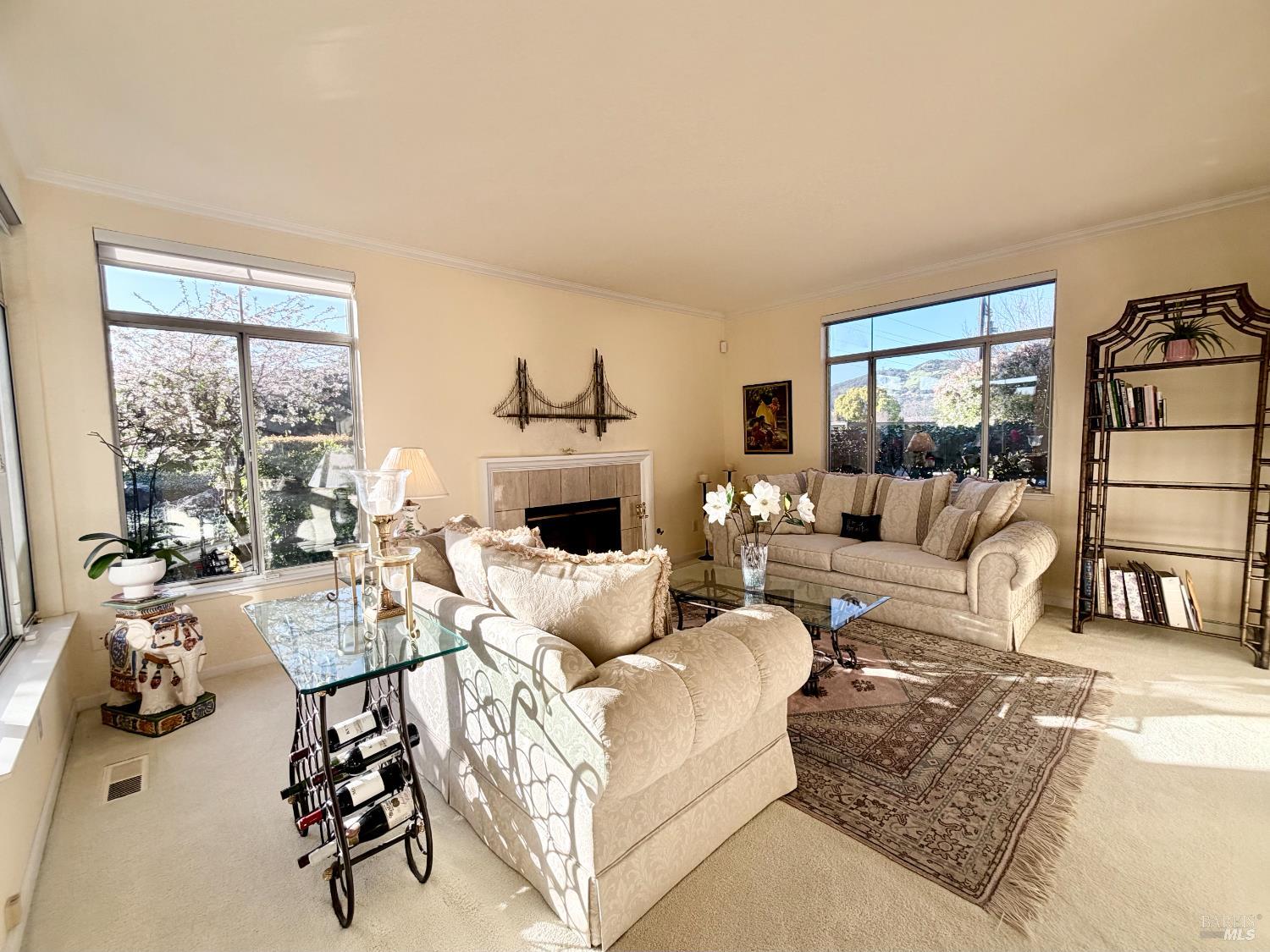 Detail Gallery Image 3 of 23 For 13 Heron Ct, San Rafael,  CA 94901 - 3 Beds | 2/1 Baths