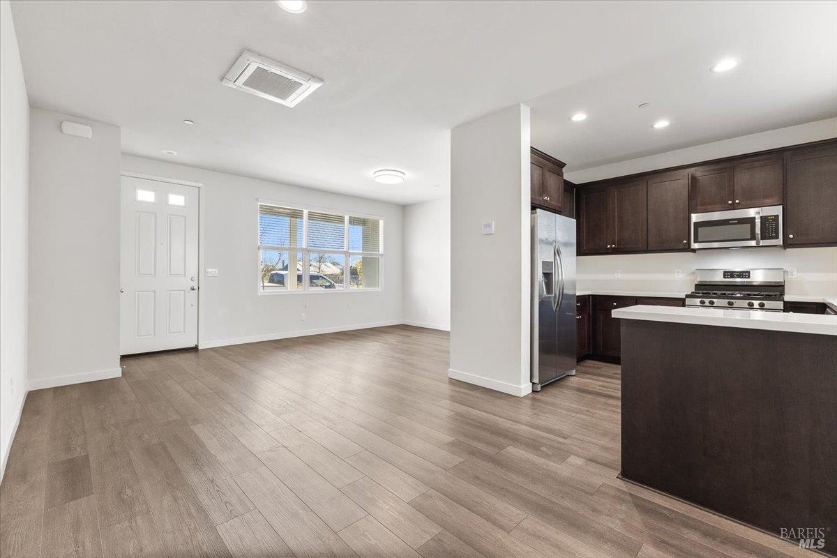 Detail Gallery Image 8 of 31 For 3669 Sebastopol Rd, Santa Rosa,  CA 95407 - 4 Beds | 2/1 Baths