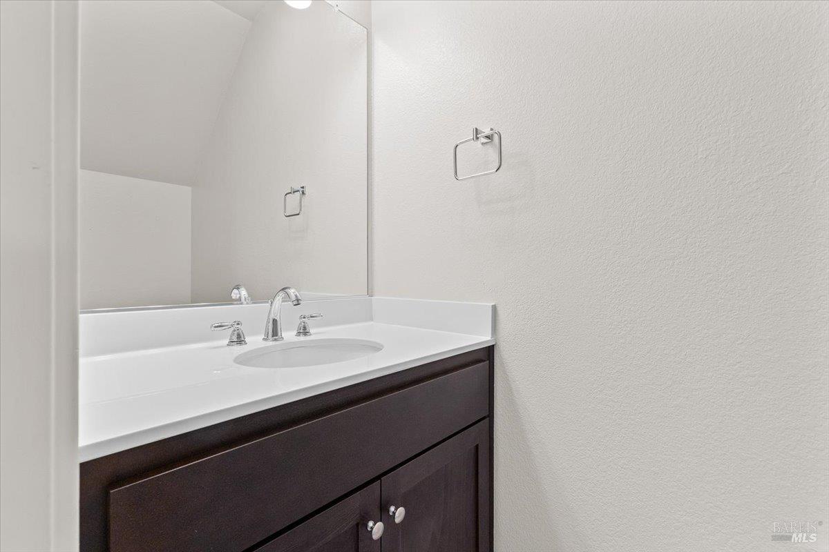 Detail Gallery Image 13 of 31 For 3669 Sebastopol Rd, Santa Rosa,  CA 95407 - 4 Beds | 2/1 Baths