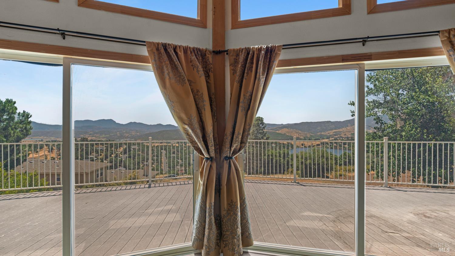 Detail Gallery Image 12 of 58 For 19383 Stonegate Rd, Hidden Valley Lake,  CA 95467 - 4 Beds | 3 Baths