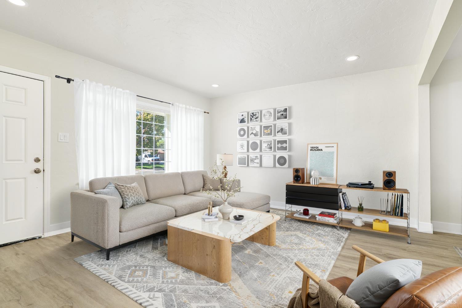 Detail Gallery Image 4 of 28 For 90 Manville Ave, Pittsburg,  CA 94565 - 3 Beds | 2 Baths