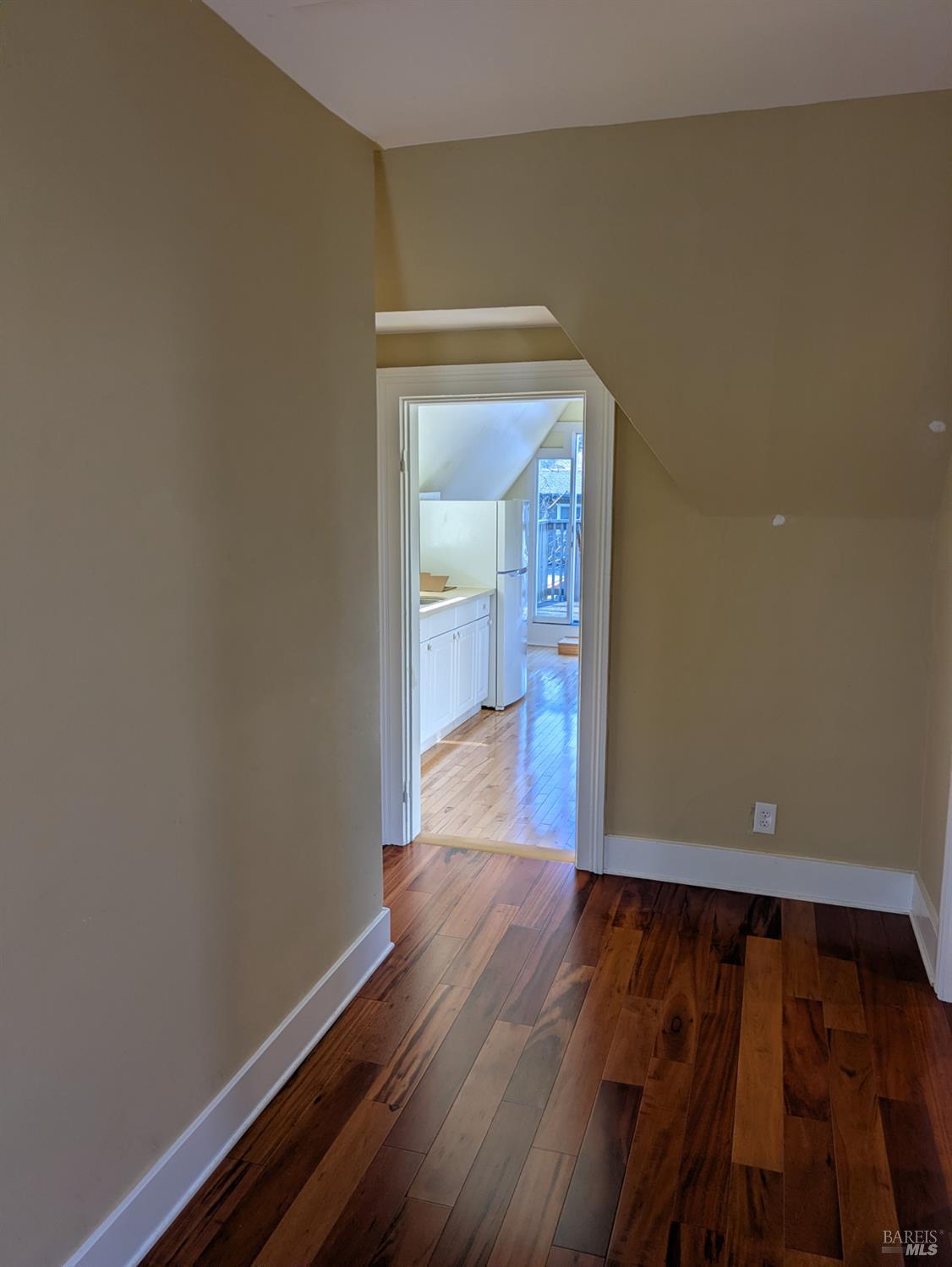 Detail Gallery Image 7 of 30 For 400 6th St #3,  Petaluma,  CA 94952 - 2 Beds | 1 Baths