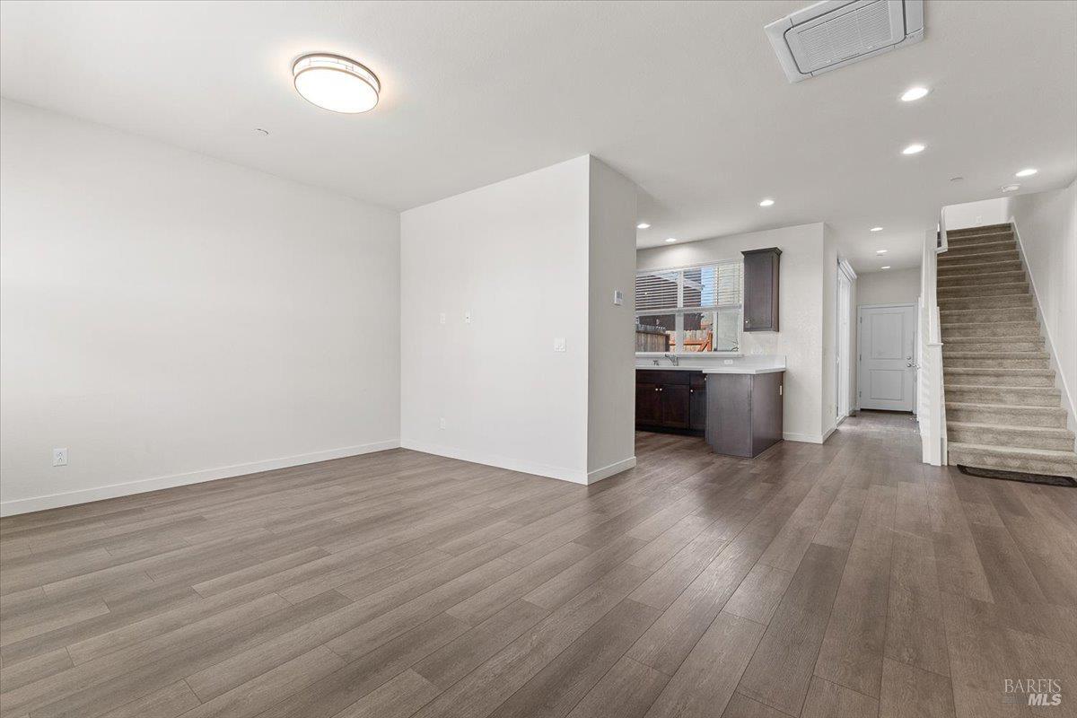 Detail Gallery Image 4 of 31 For 3669 Sebastopol Rd, Santa Rosa,  CA 95407 - 4 Beds | 2/1 Baths