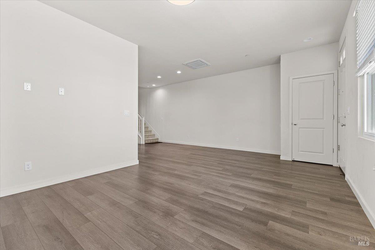 Detail Gallery Image 5 of 31 For 3669 Sebastopol Rd, Santa Rosa,  CA 95407 - 4 Beds | 2/1 Baths