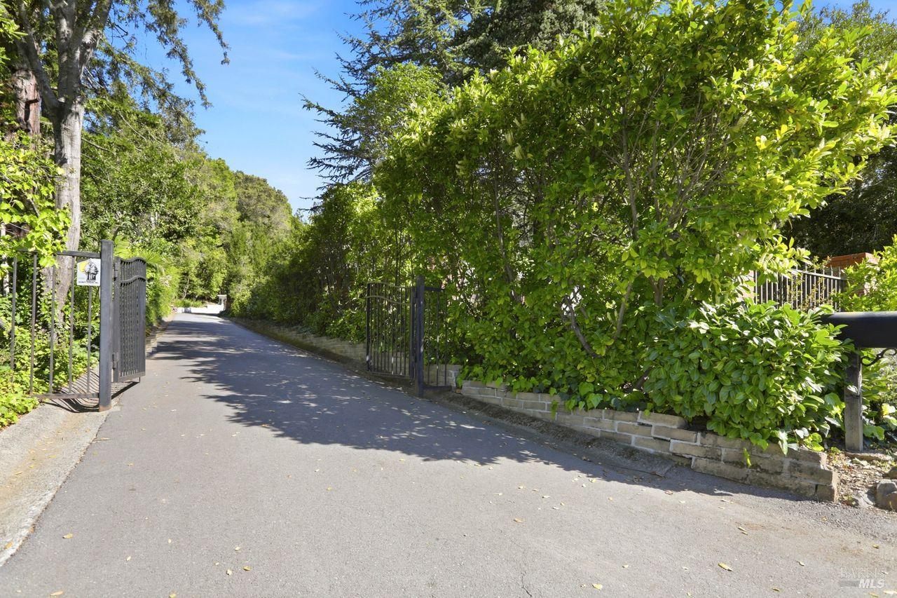 Detail Gallery Image 3 of 53 For 214 Poplar Dr, Kentfield,  CA 94904 - 4 Beds | 2/1 Baths