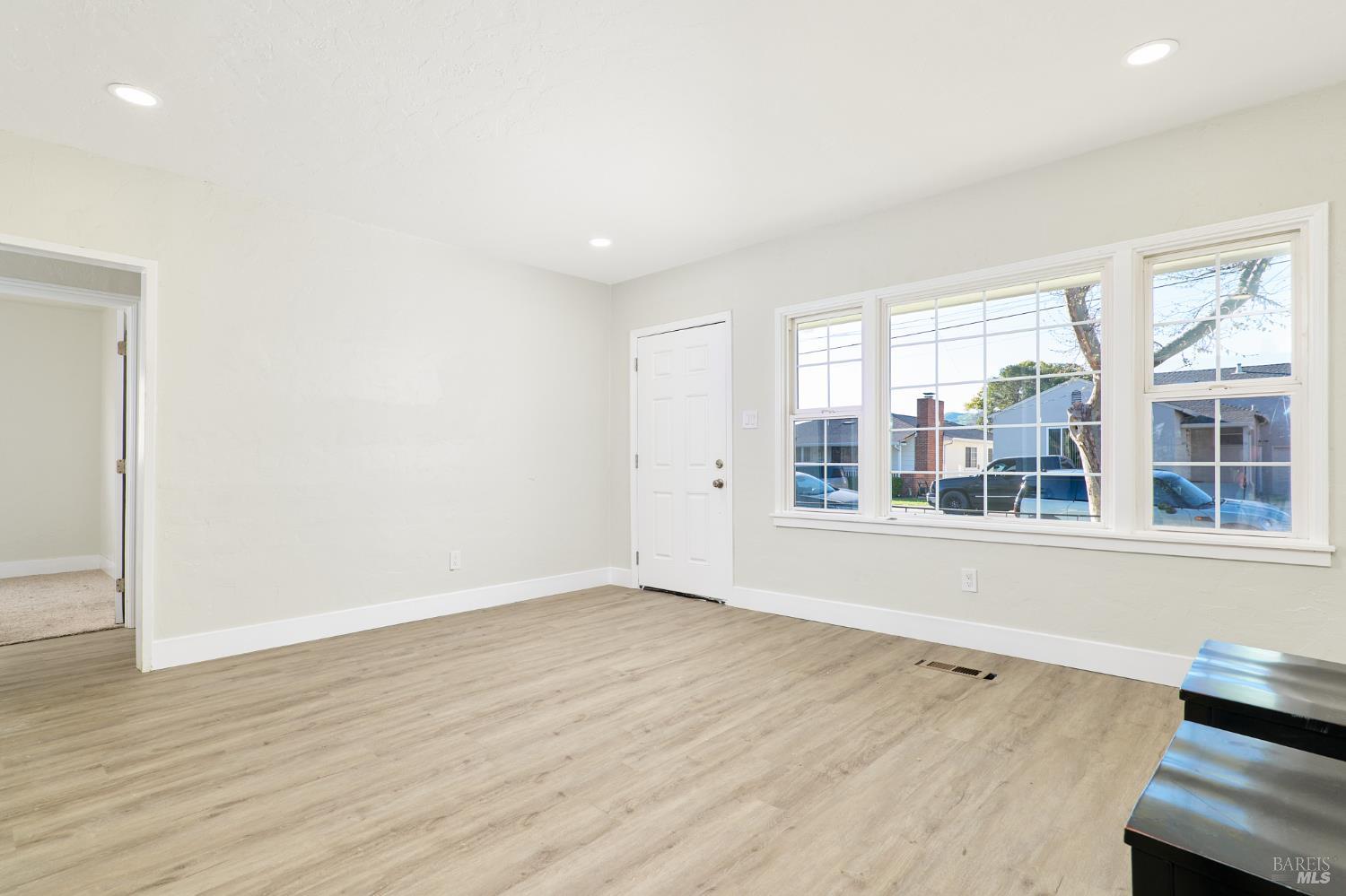 Detail Gallery Image 8 of 28 For 90 Manville Ave, Pittsburg,  CA 94565 - 3 Beds | 2 Baths